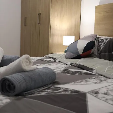 Sc6 - Modern & Spacious 2 Bed * セント・ポールズ・ベイ