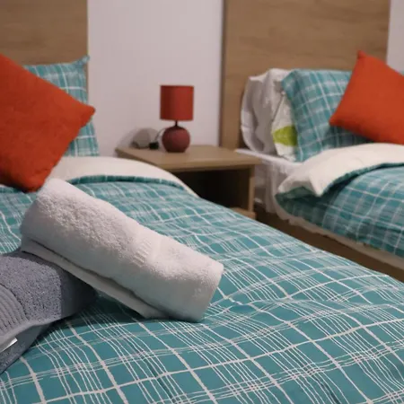 Sc6 - Modern & Spacious 2 Bed *